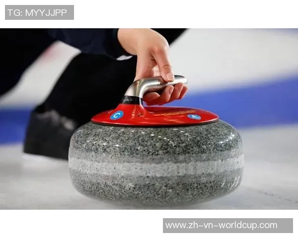 钉鞋助力足球运动提升球员表现与比赛乐趣的完美结合